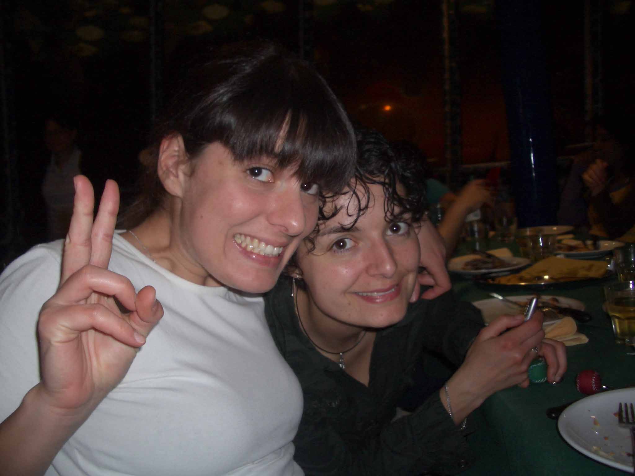 veronica e sara felici per la vittoria!!!