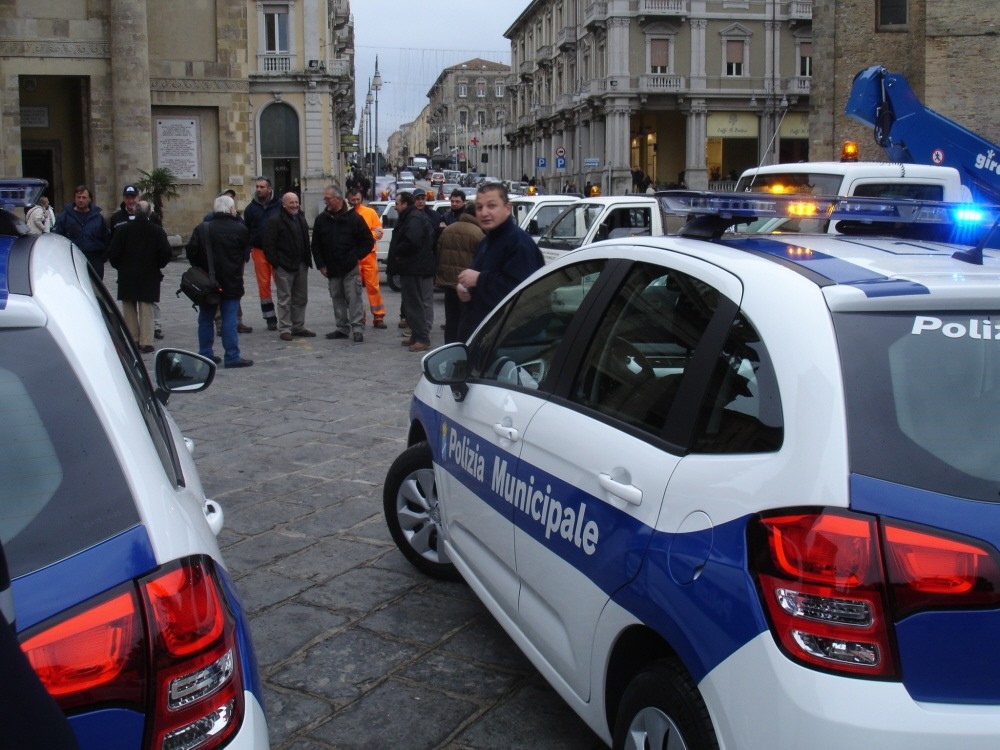 nuovi mezzi del comune (22 dicembre 2010)
