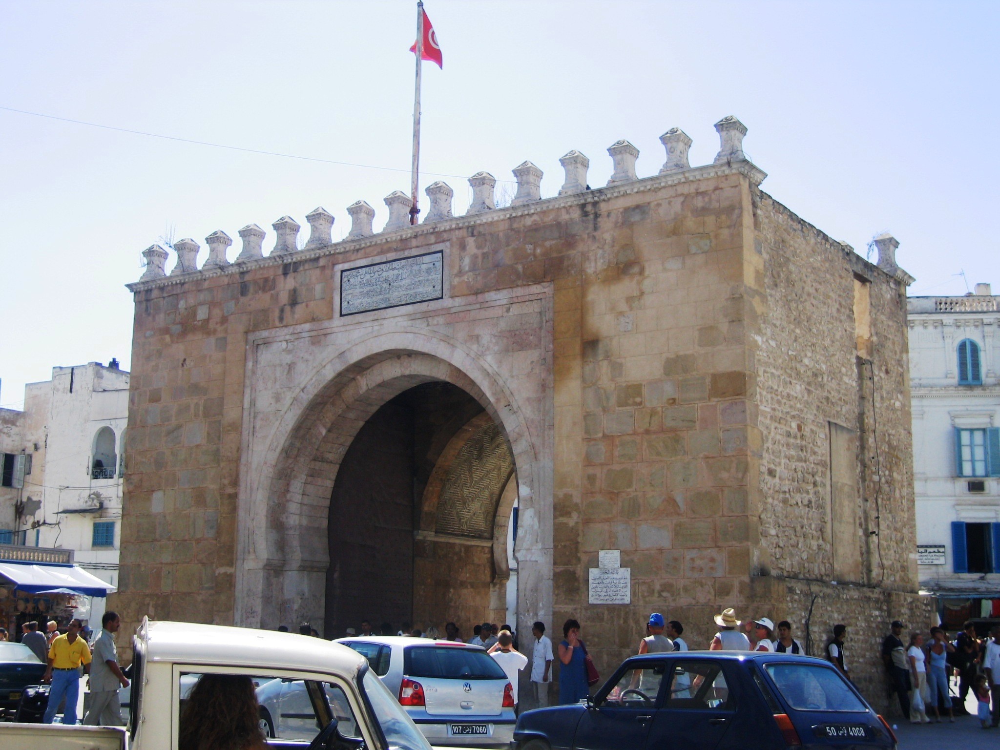 Porta tra Tunisi vecchia e nuova
