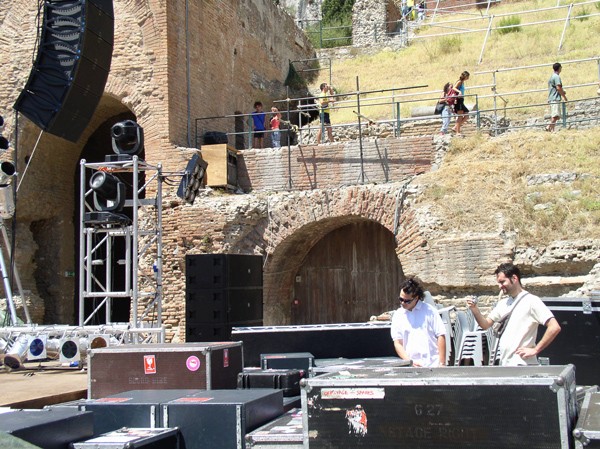 Nel teatro: c'è da cercare, trovare..