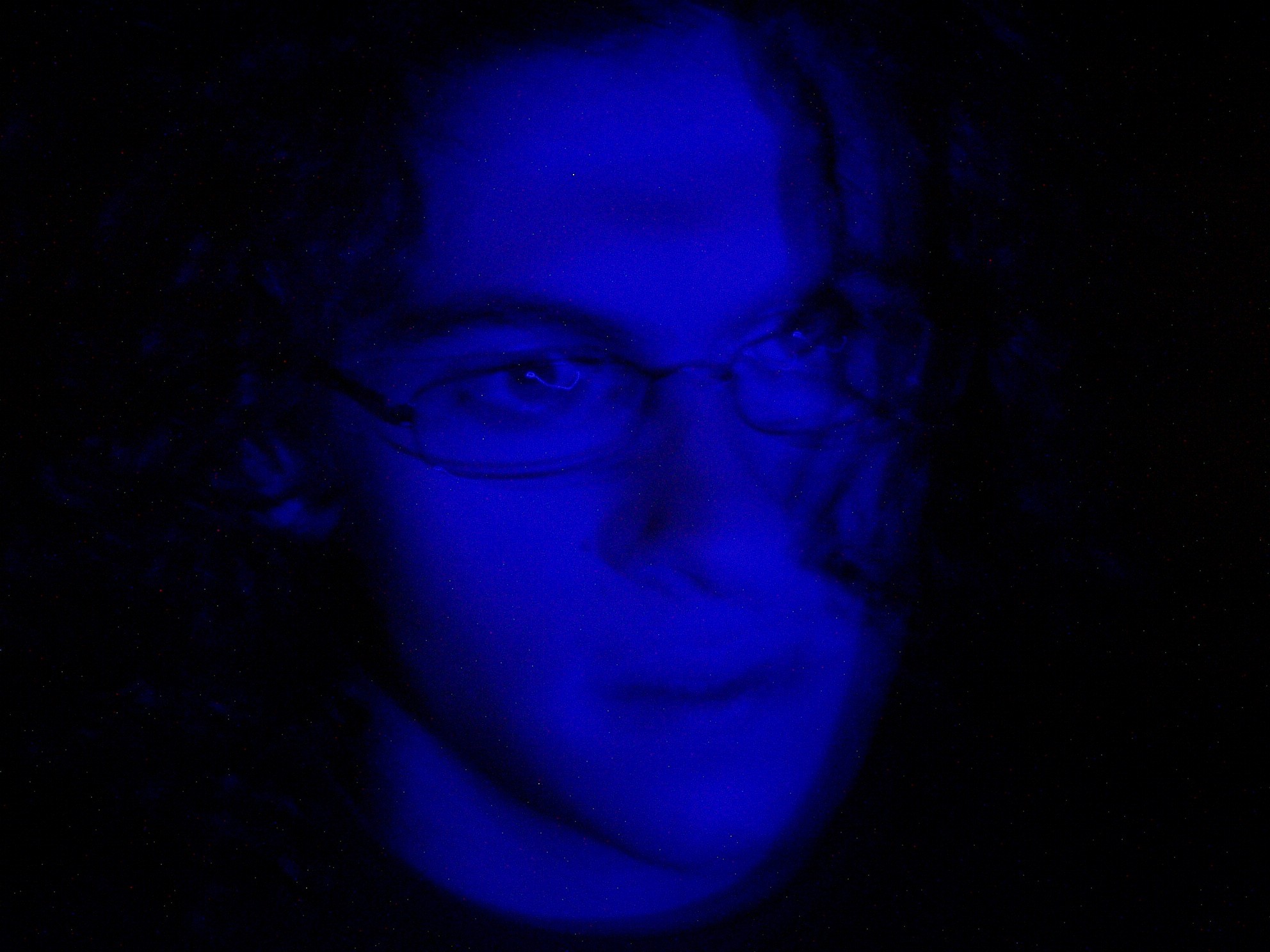 io primo piano blu