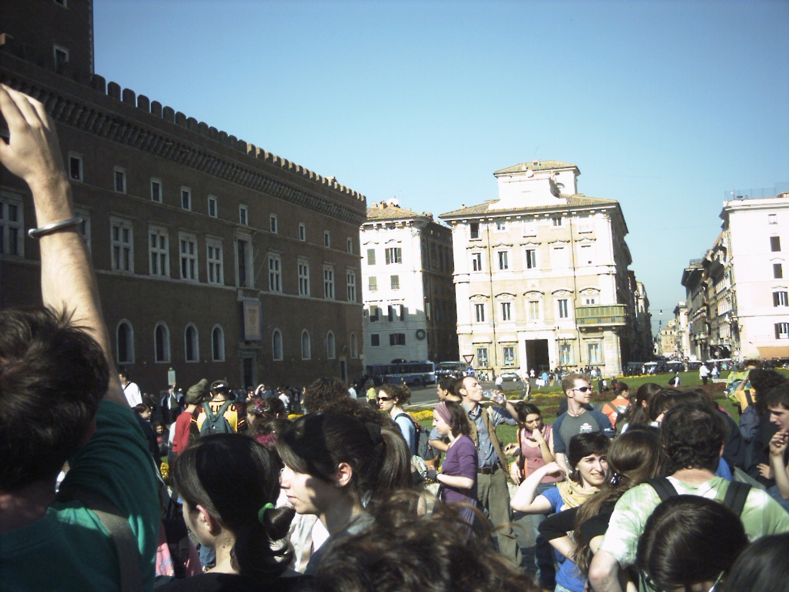 Manifestazione 25/10/2005 - a p.za Venezia con police in fondo