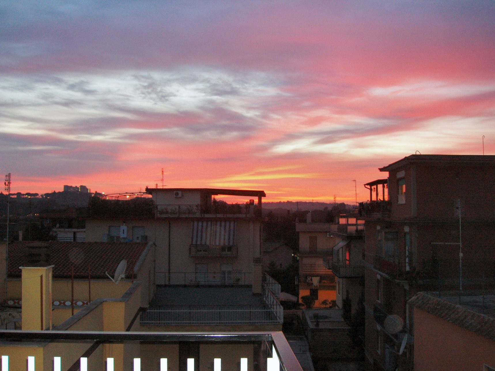Er cielo de Roma!! Rosso de sera.......
