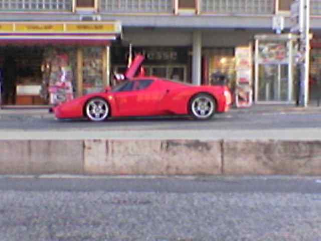 un semplice ferrari......