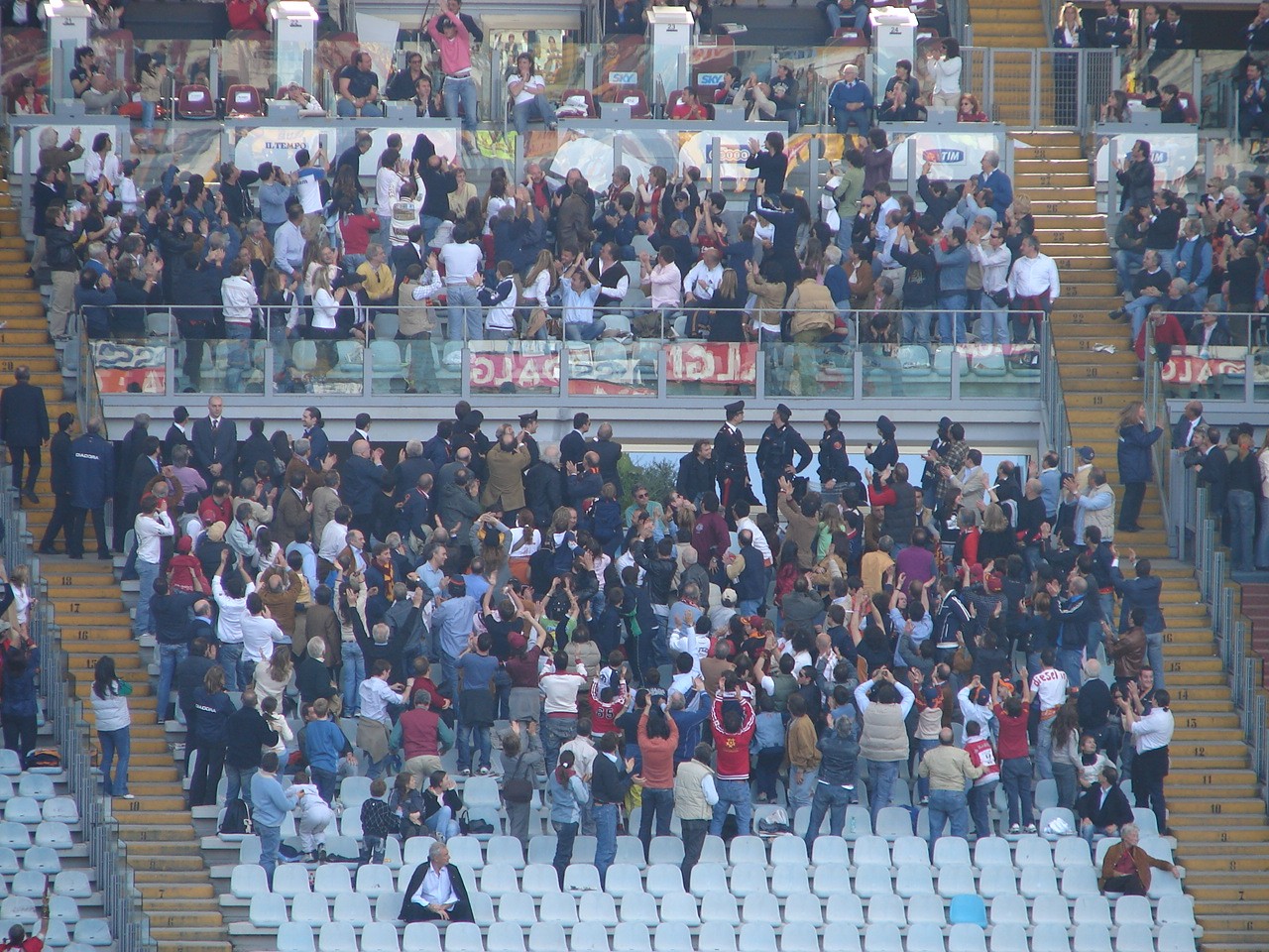 9-04-05:roma-lecce: totti in rosa