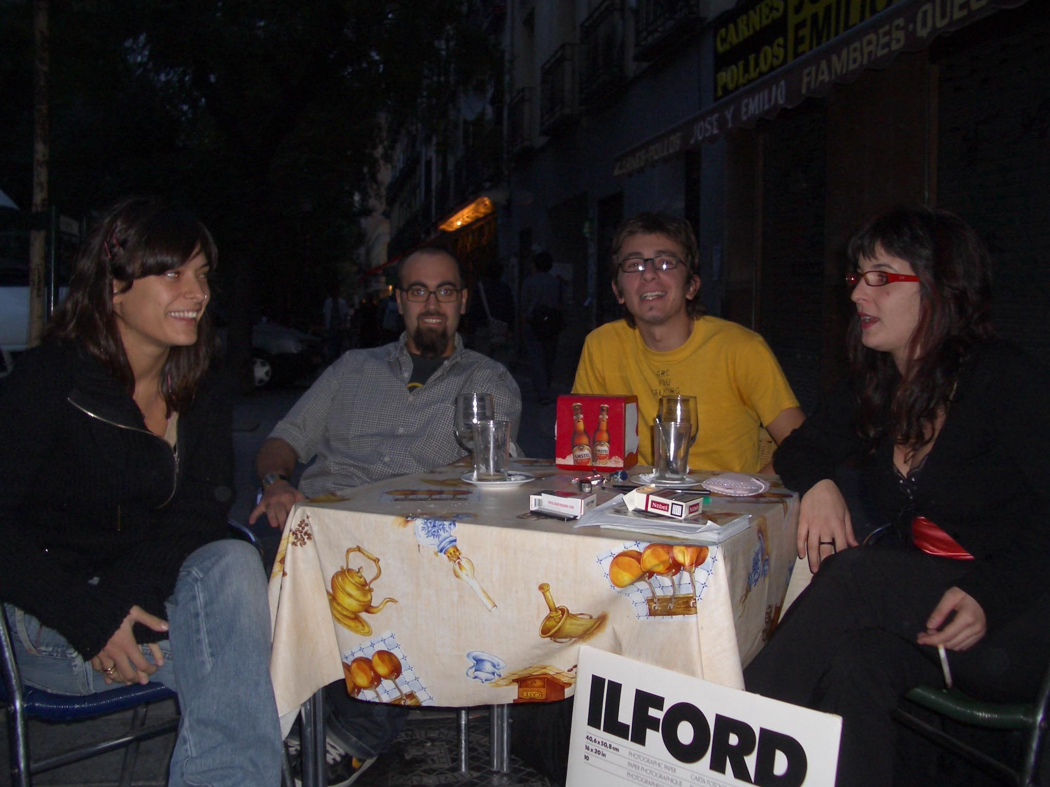 miriam, yo, pino y marta tomandonos unas tapas en lavapies