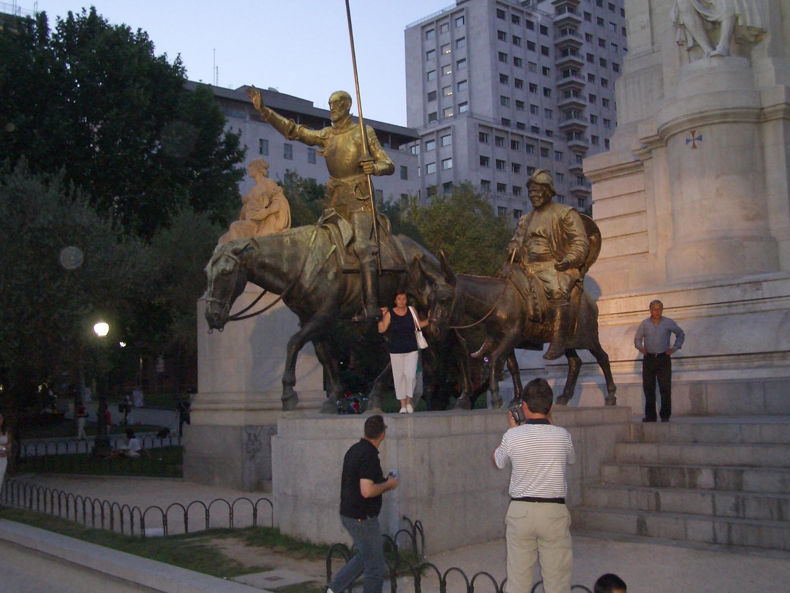 madrid, plaza de españa, el monumiento al quijote