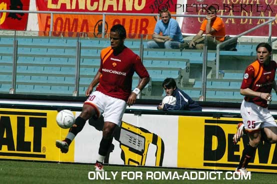 4/9/2005 rm-lecce: amantino e striscione lanciano