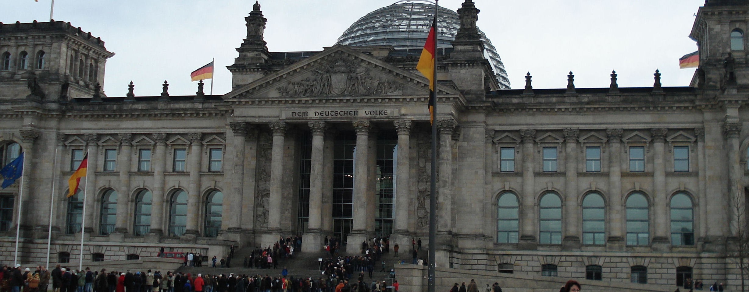 il reichstag in tutta la sua maestosità