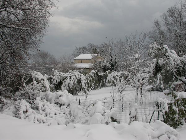 Casa di Campagna con nevone 