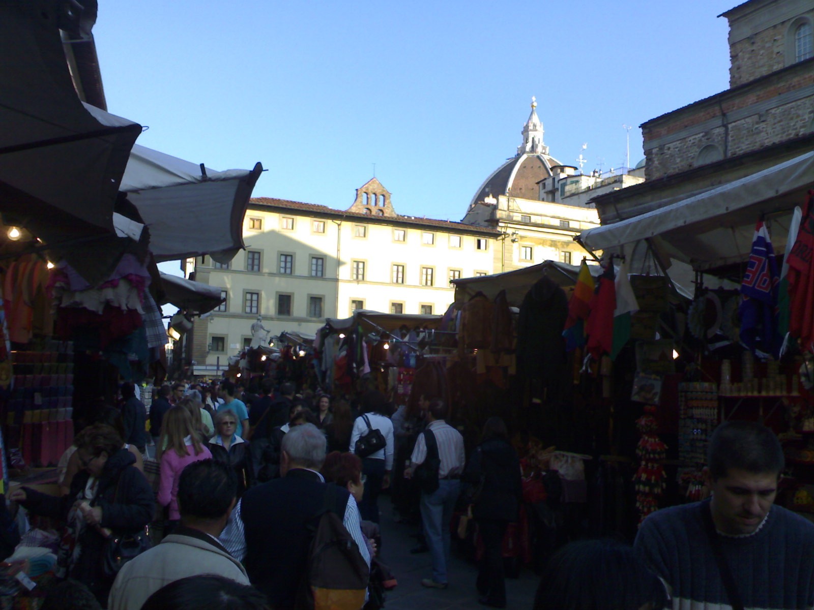 Firenze Mar07 - Dal mercatino