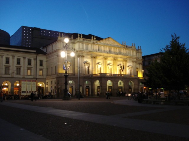 Teatro by night