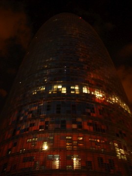 Torre Agbar in notturna