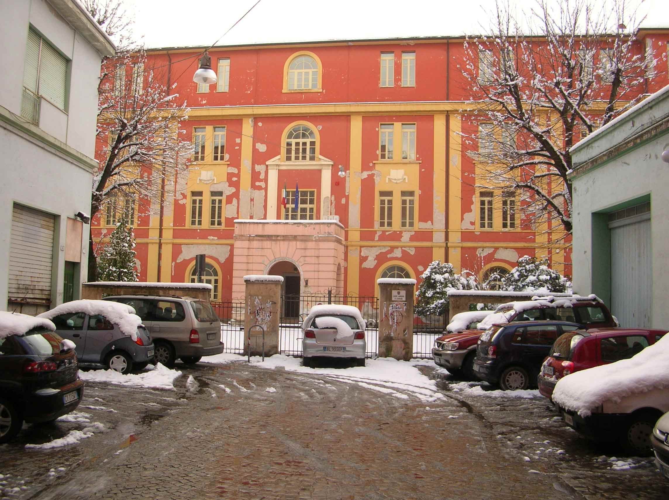 Scuola innevata