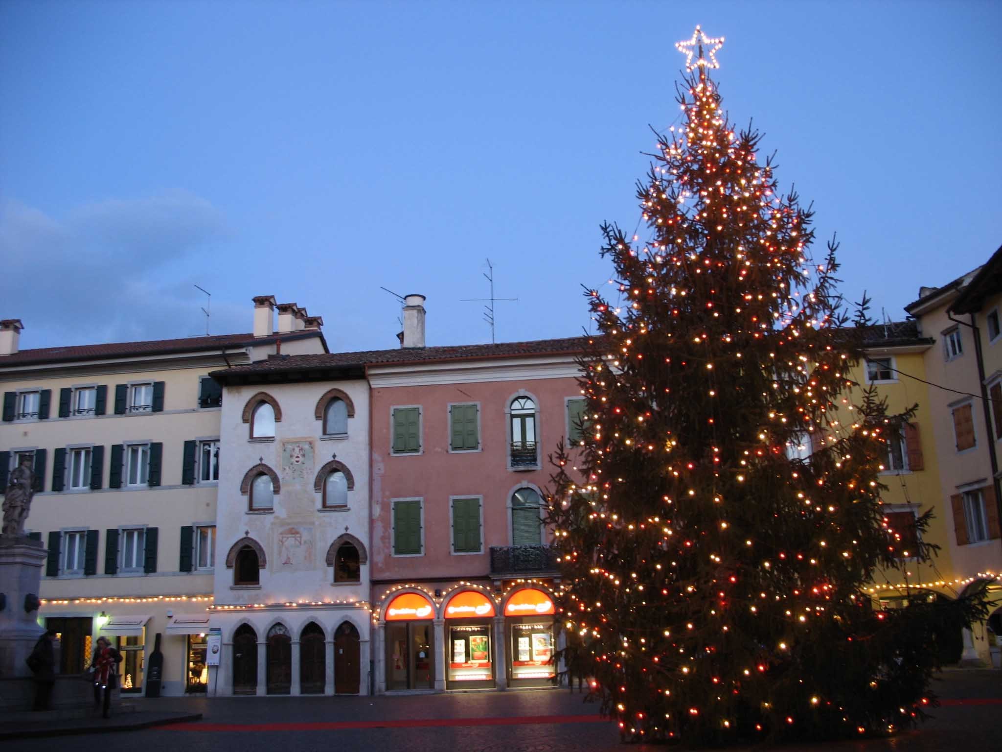 e c'è l'albero di natale