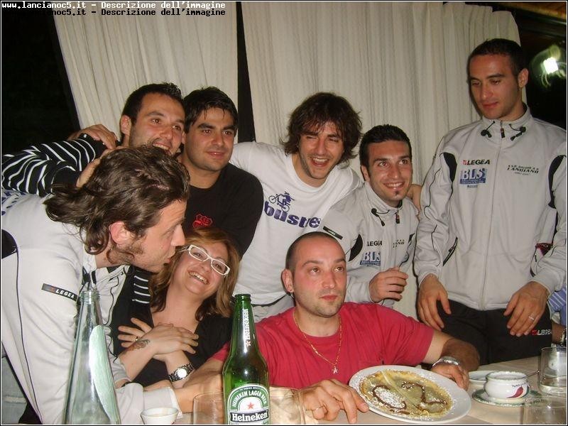 foto di gruppo al ristorante