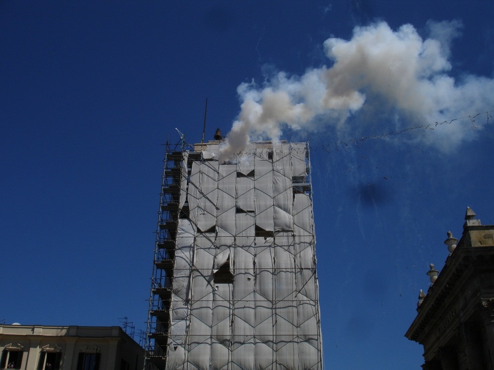 sparo sulla torre civica durante i lavori