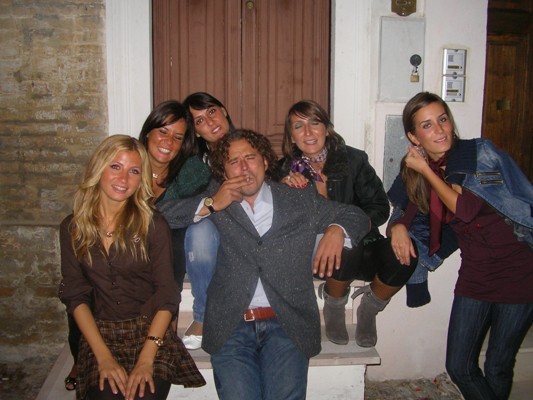 Valerio beato tra le donne