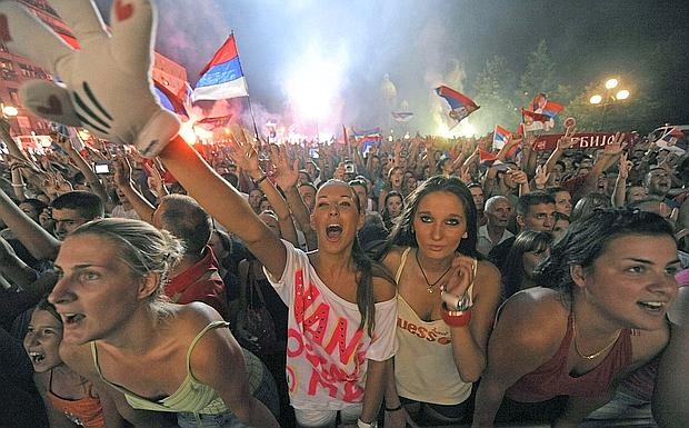 Questa notte Belgrado è rimasta sveglia per il trionfale ritorno in patria della nazionale, reduce dalla vittoria del titolo iridato ai Mondiali di Roma. Afp