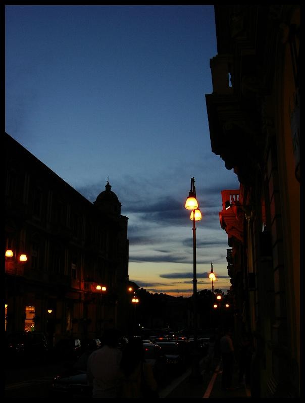 6 agosto 2005 dal corso trento e trieste guardando verso la piazza 